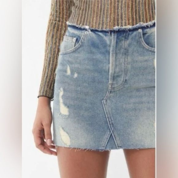 Urban Outfitters BDG Women's Size Medium Raw Edge Distressed Mini Denim Skirt - Picture 1 of 8